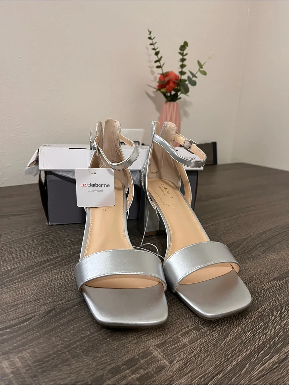 Liz Claiborne Women’s Harnie Silver Metallic Block Heel Sandals Size 8